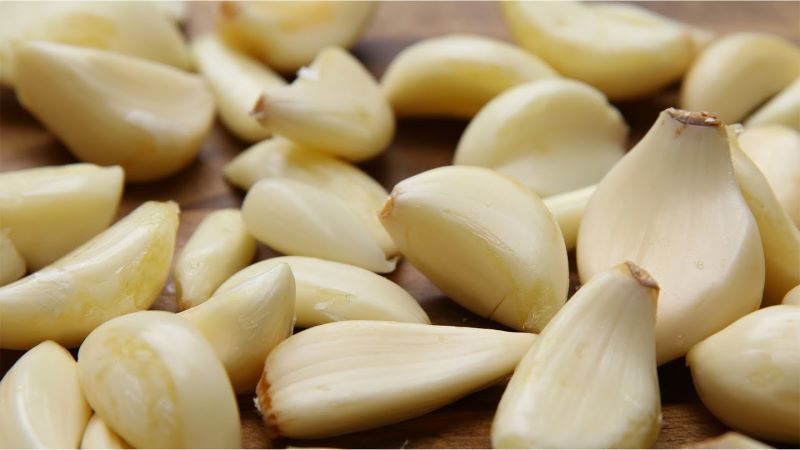 Peeling Garlic