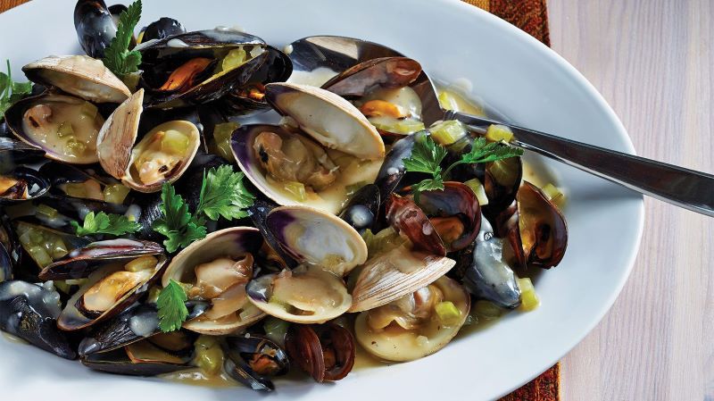Simple Steamed Clams And Mussels Recipe